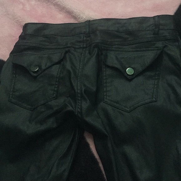 🖤 - Picture 4 of 4